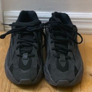 Yeezy 700 black